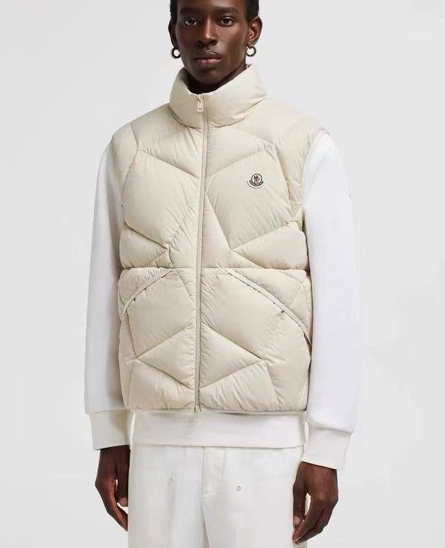 МУЖСКОЙ ЖИЛЕТ MONCLER фото