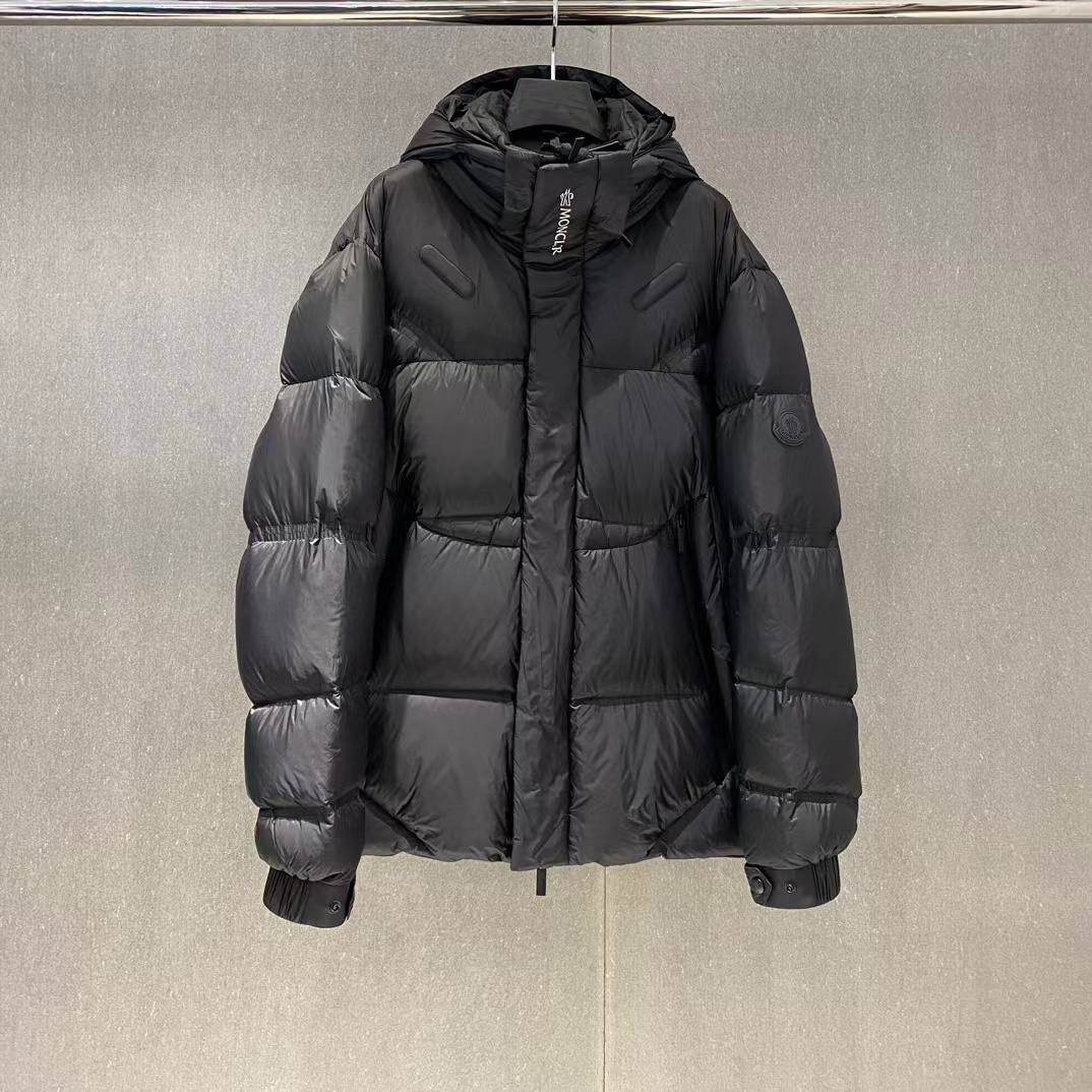 МУЖСКОЙ ПУХОВИК MONCLER детальное фото