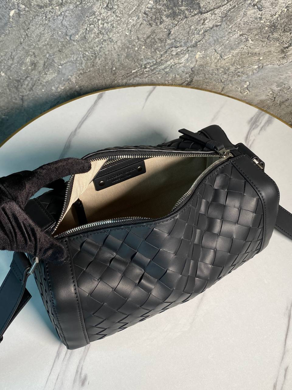 МУЖСКАЯ СУМКА МЕССЕНДЖЕР BOTTEGA VENETA детальное фото