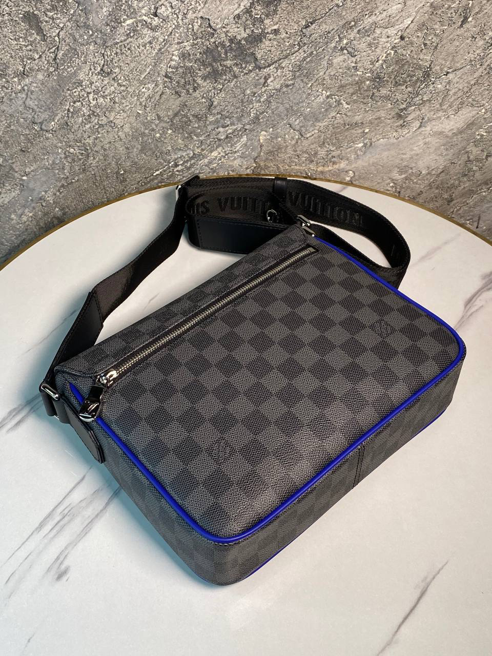 МУЖСКАЯ СУМКА МЕССЕНДЖЕР LOUIS VUITTON детальное фото