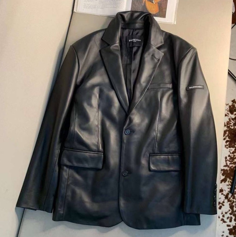 КУРТКА BALENCIAGA фото