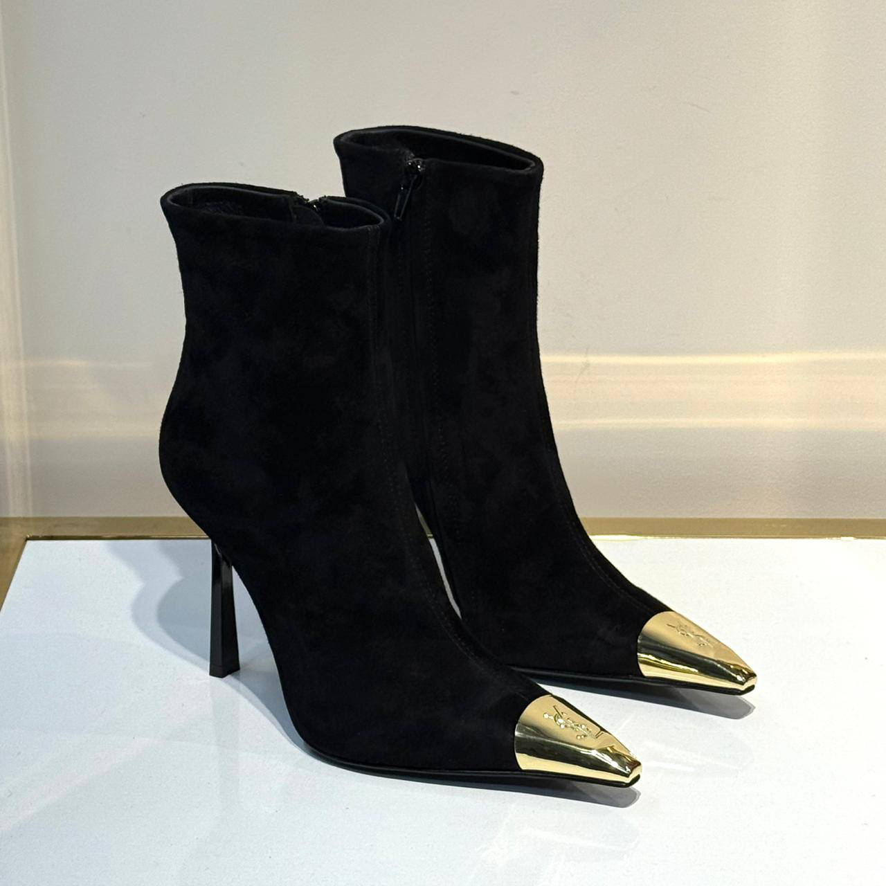 БОТИЛЬОНЫ SAINT LAURENT детальное фото