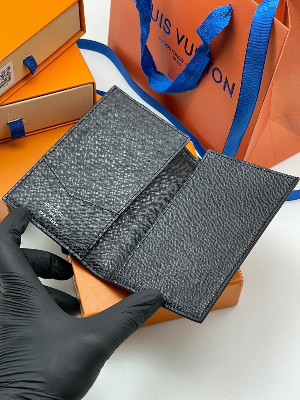 ОБЛОЖКА НА ПАСПОРТ LOUIS VUITTON детальное фото