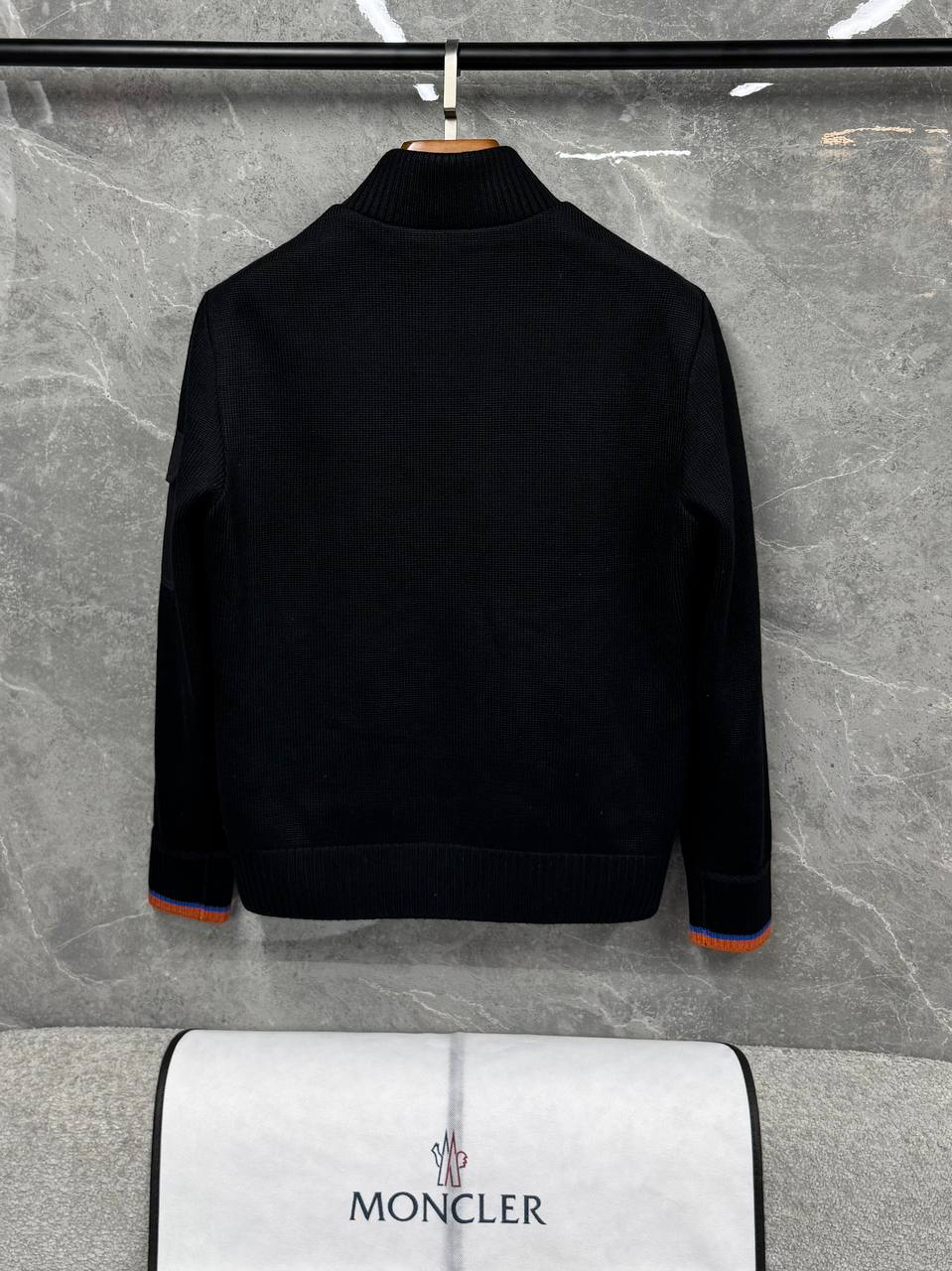 МУЖСКАЯ КУРТКА MONCLER детальное фото