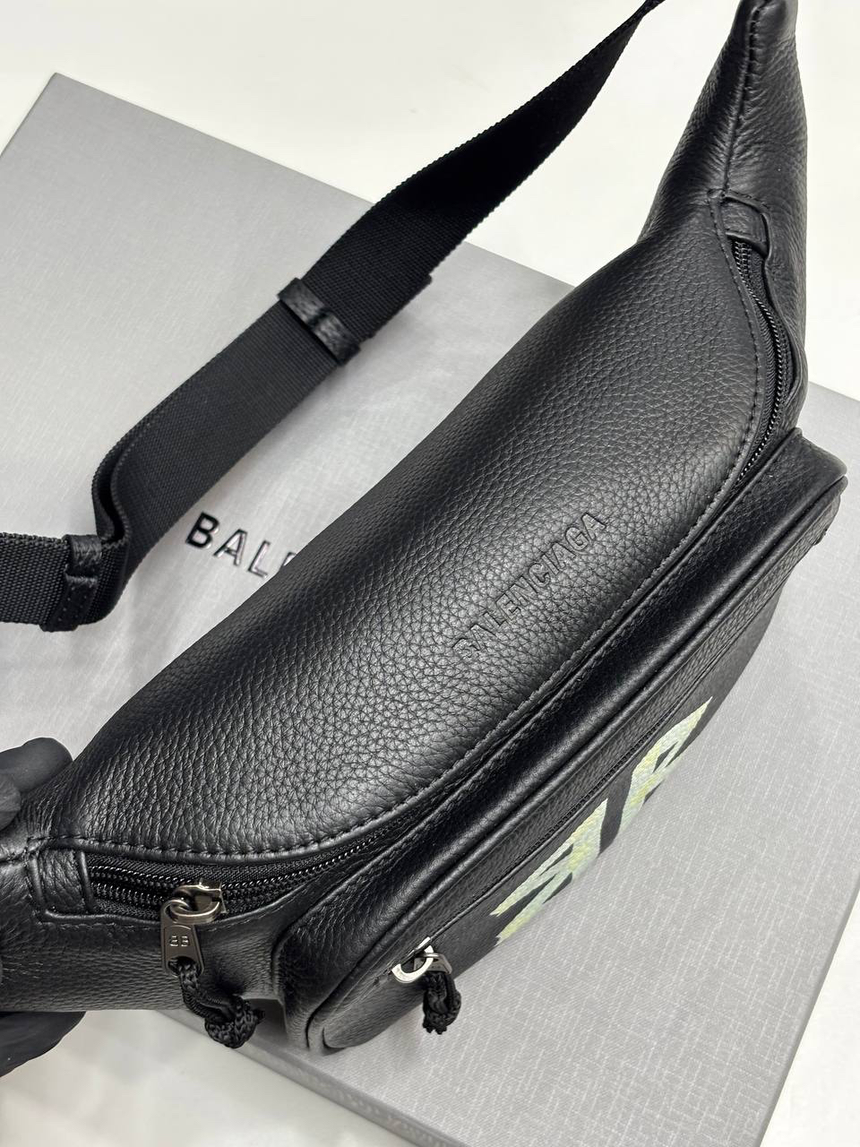 МУЖСКАЯ СУМКА СЛИНГ BALENCIAGA детальное фото
