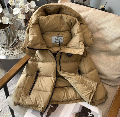 ЖИЛЕТ PRADA фото