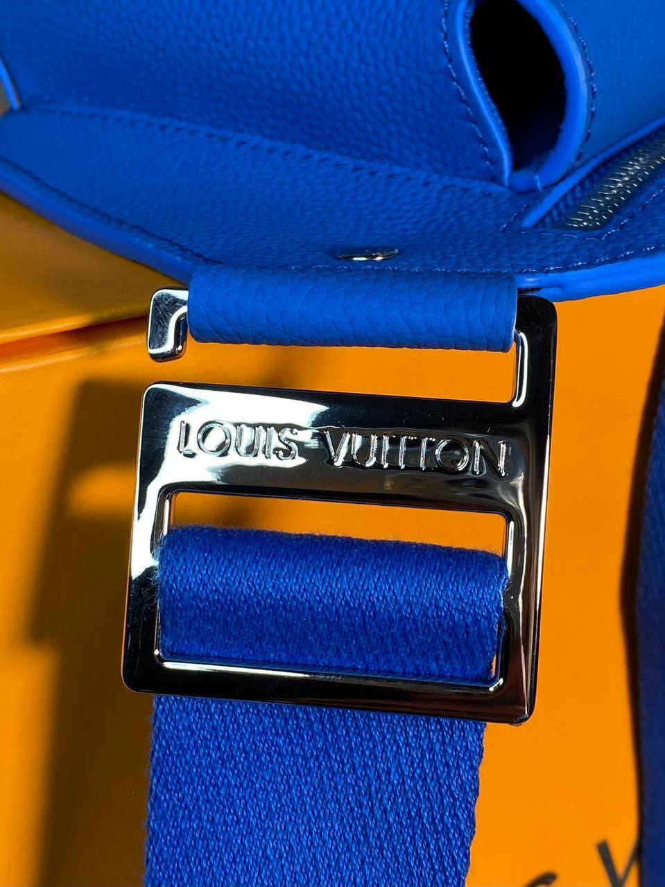 МУЖСКАЯ СУМКА СЛИНГ LOUIS VUITTON детальное фото