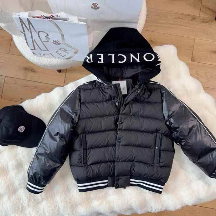 ДЕТСКИЙ ПУХОВИК MONCLER детальное фото