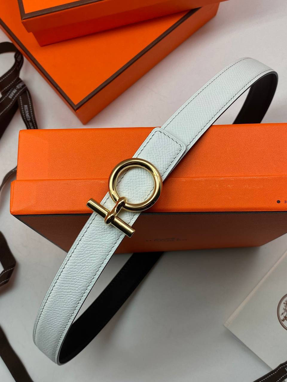 ЖЕНСКИЙ РЕМЕНЬ ДВУХСТОРОННИЙ HERMES детальное фото