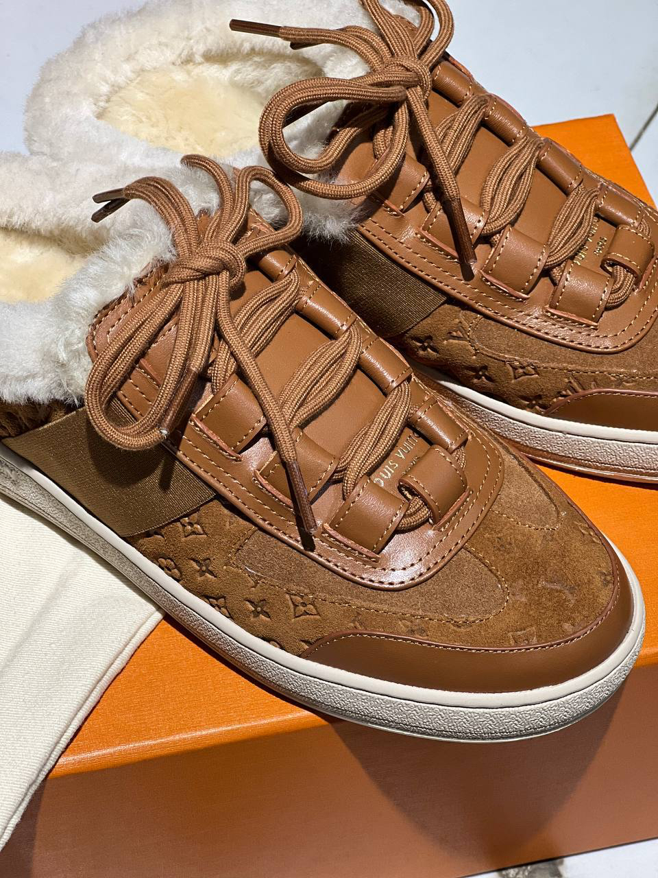 СНИКЕРЫ LOUIS VUITTON детальное фото