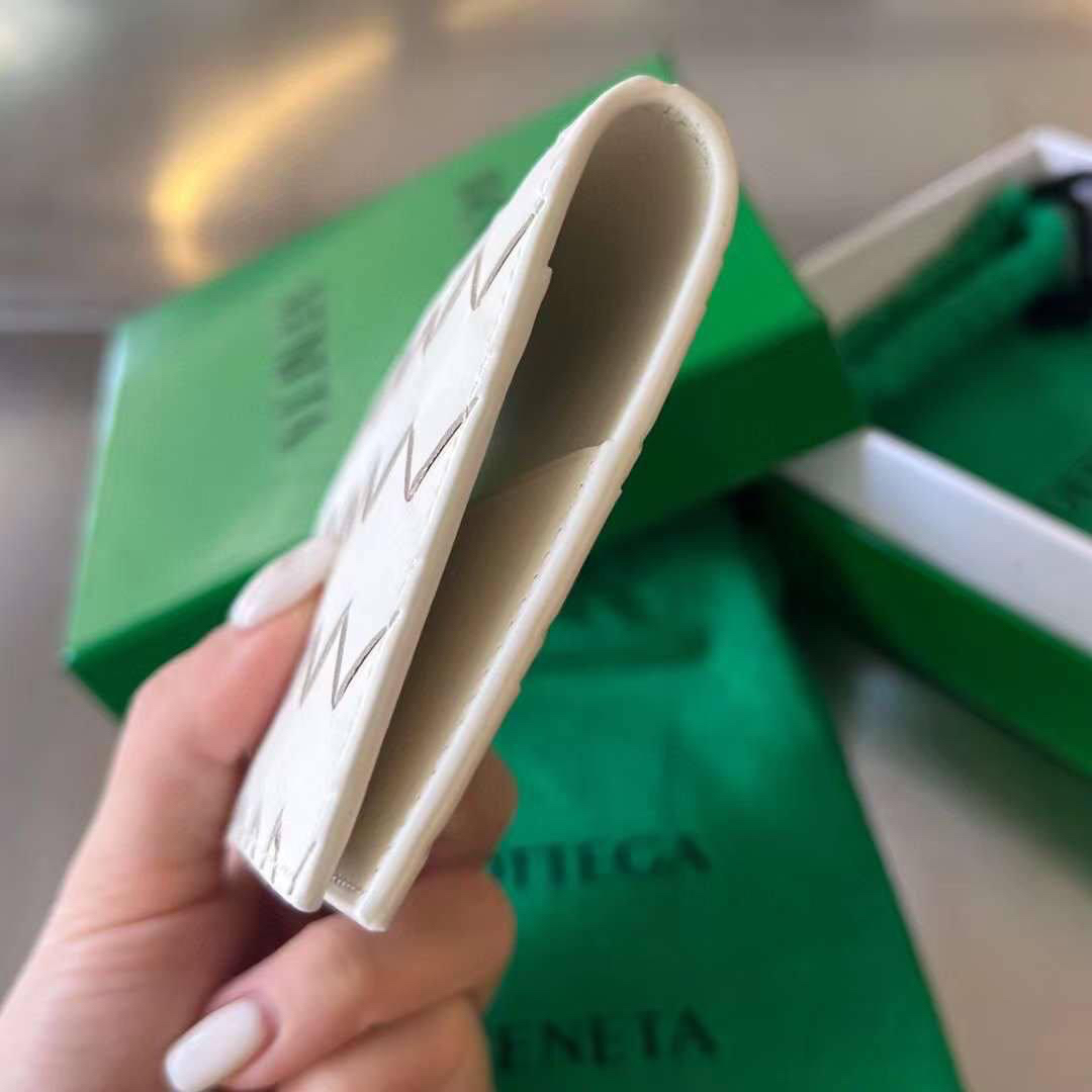 МУЖСКАЯ ОБЛОЖКА НА ПАСПОРТ BOTTEGA VENETA детальное фото