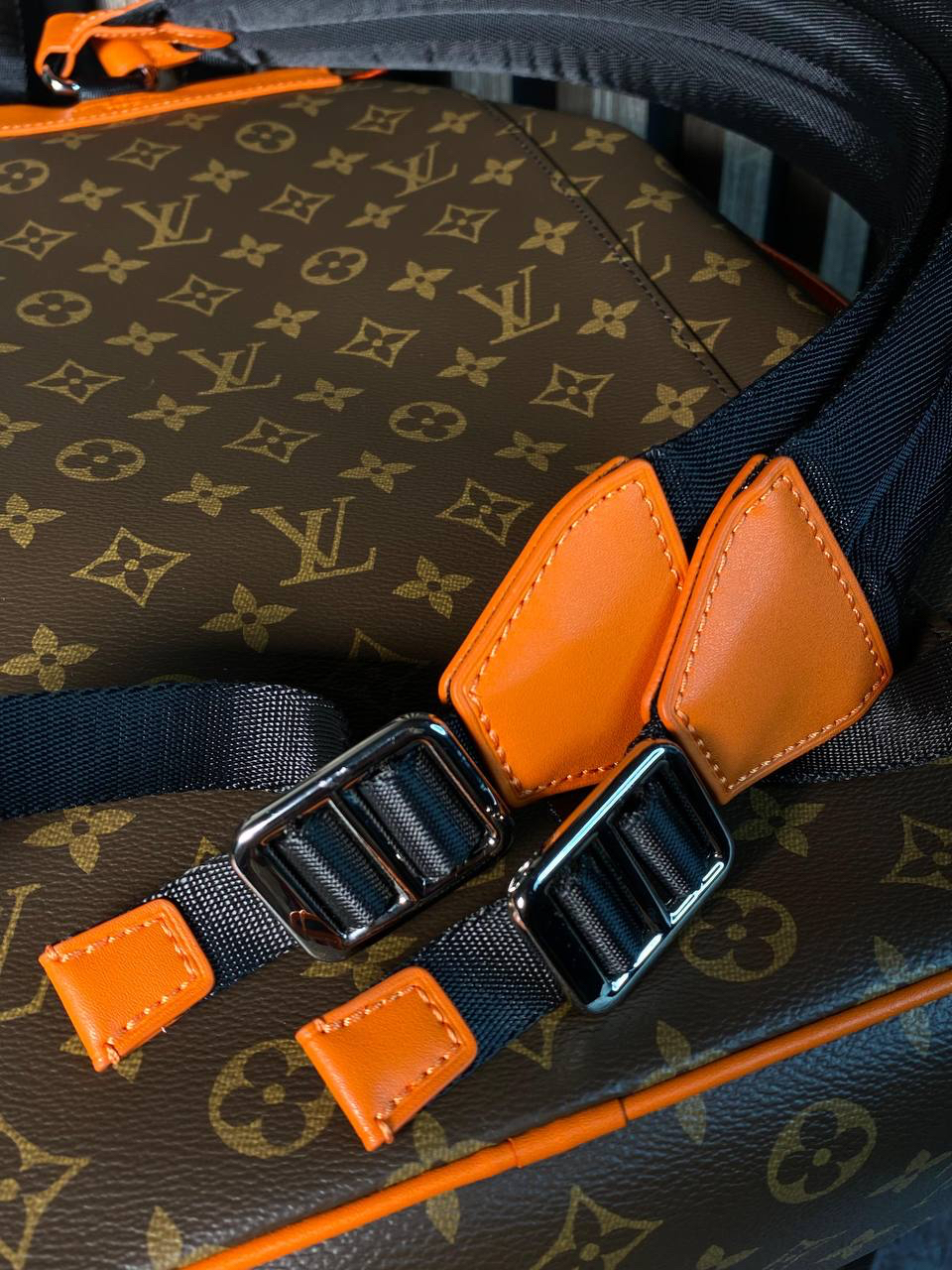 МУЖСКОЙ РЮКЗАК LOUIS VUITTON детальное фото