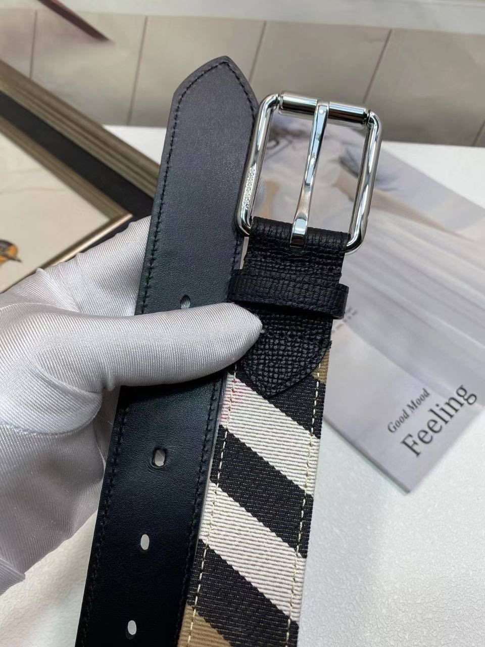 ЖЕНСКИЙ РЕМЕНЬ BURBERRY детальное фото