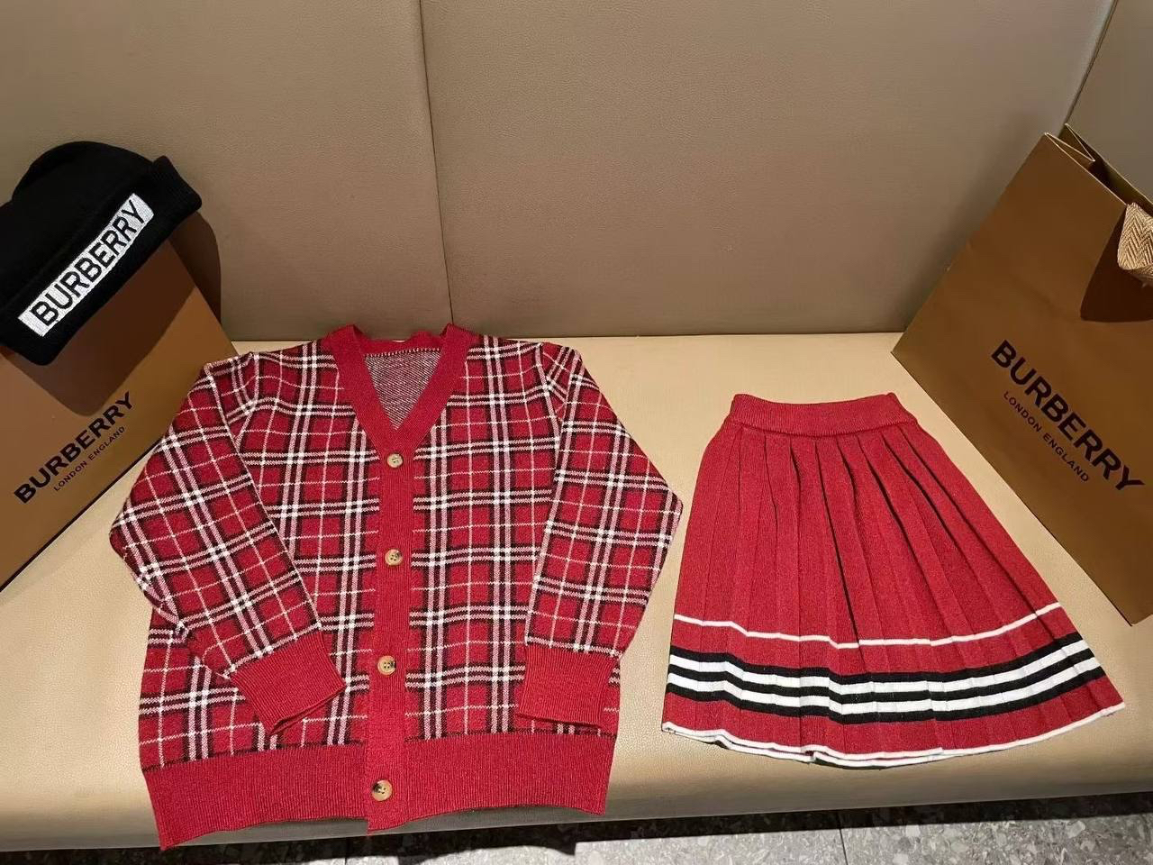 ДЕТСКИЙ КОСТЮМ BURBERRY детальное фото