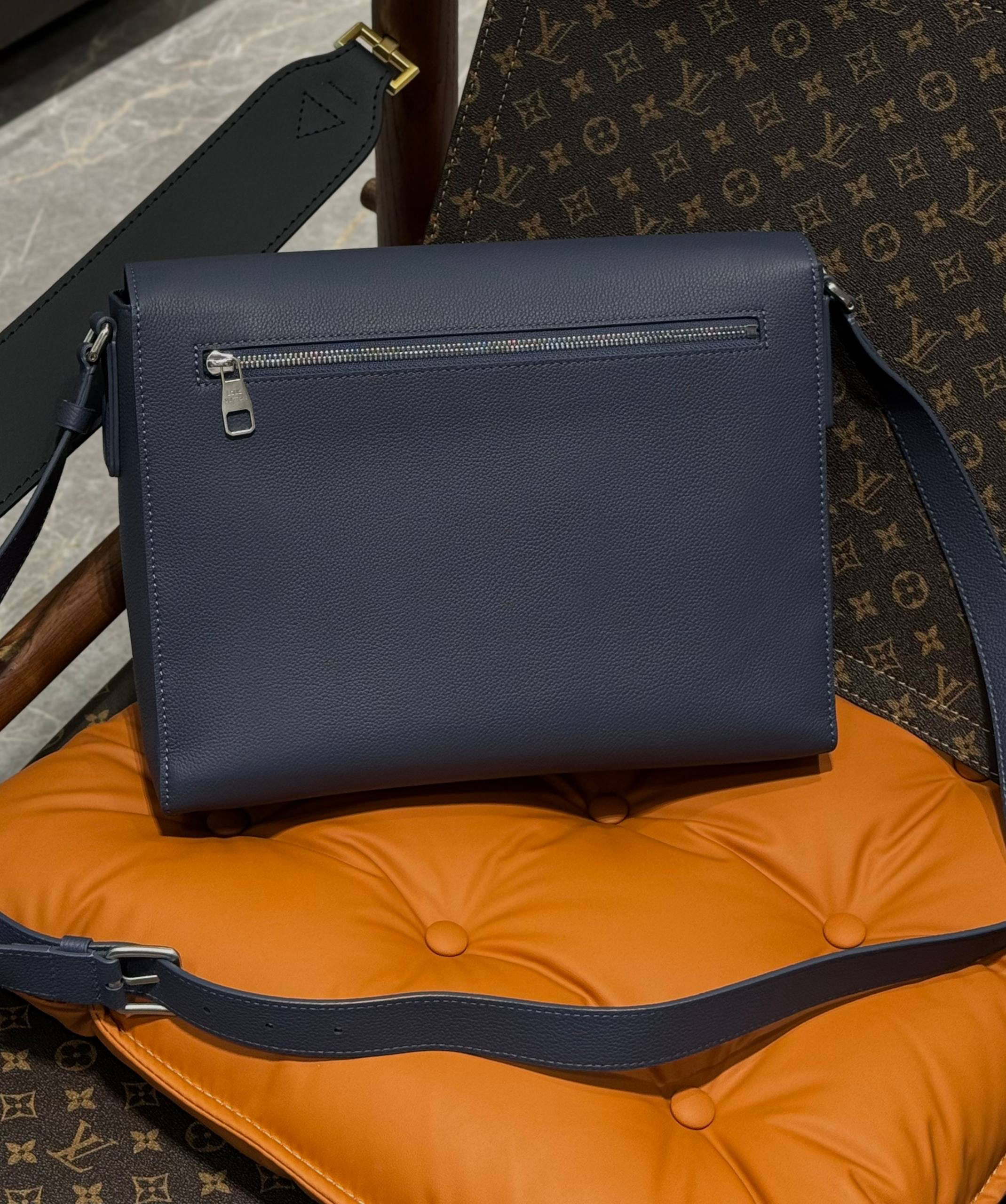 МУЖСКАЯ СУМКА МЕССЕНДЖЕР LOUIS VUITTON детальное фото