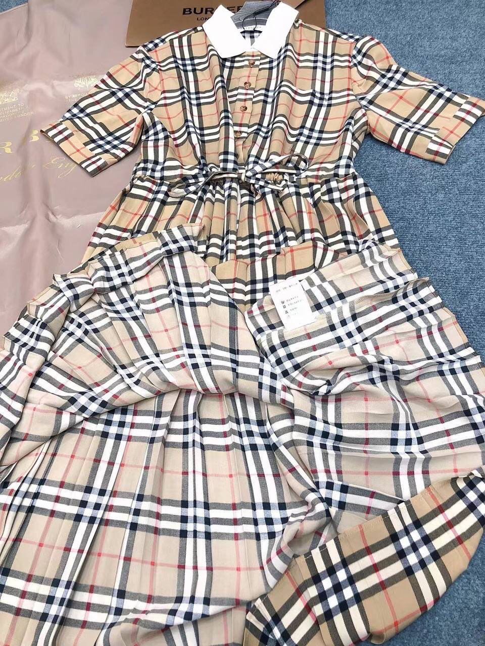 ПЛАТЬЕ BURBERRY детальное фото