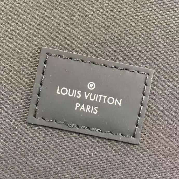 МУЖСКОЙ НЕСЕССЕР КОСМЕТИЧКА LOUIS VUITTON детальное фото