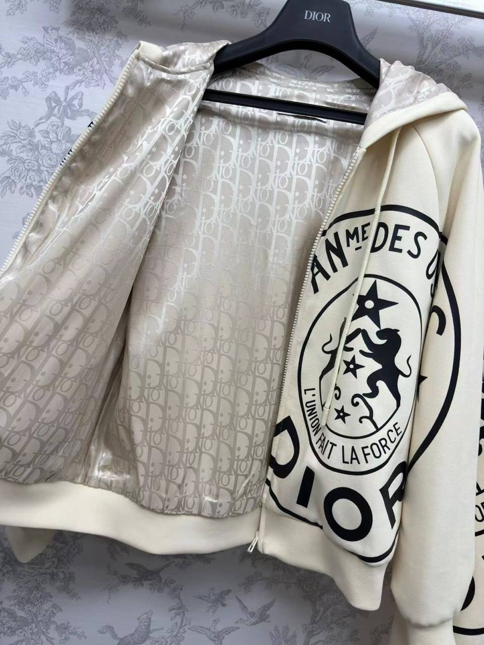 КОСТЮМ CHRISTIAN DIOR детальное фото