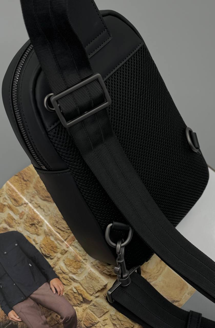 МУЖСКАЯ СУМКА СЛИНГ BOTTEGA VENETA детальное фото