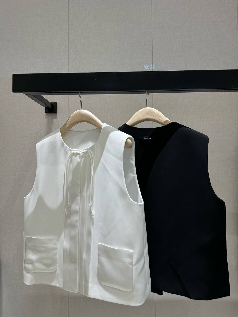 ЖИЛЕТ PRADA детальное фото