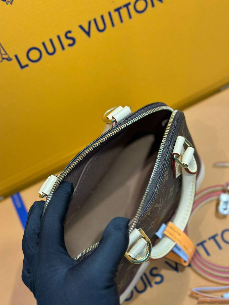 СУМКА LOUIS VUITTON детальное фото