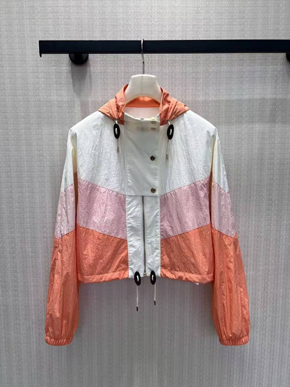 ВЕТРОВКА LOUIS VUITTON детальное фото