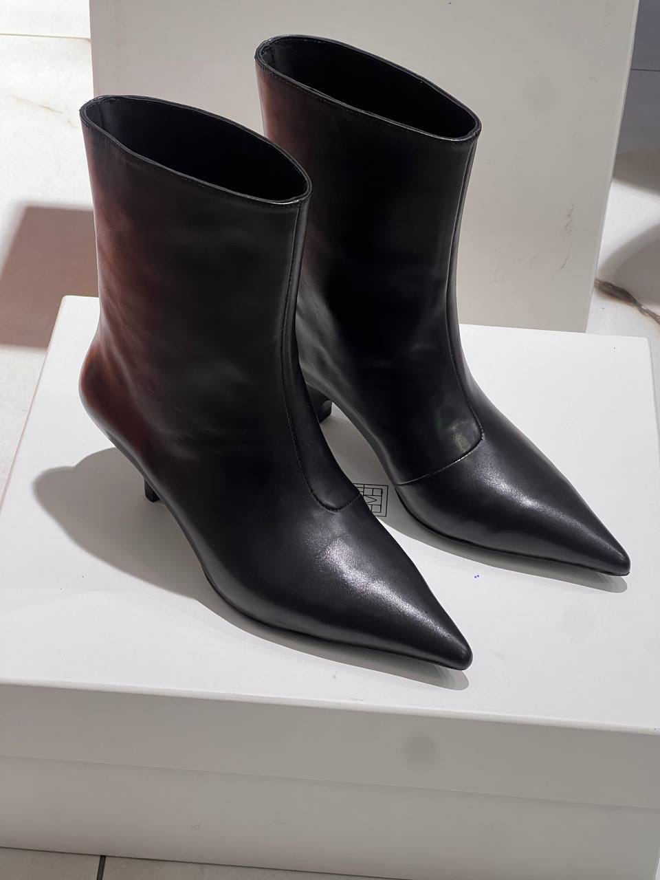 БОТИЛЬОНЫ TOTEME детальное фото