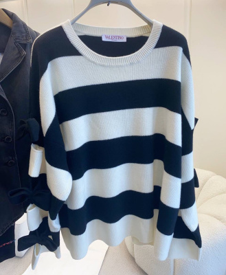 СВИТЕР VALENTINO фото