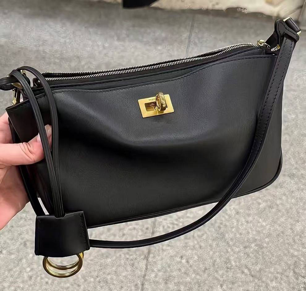 СУМКА BALENCIAGA SLING POCHETTE детальное фото