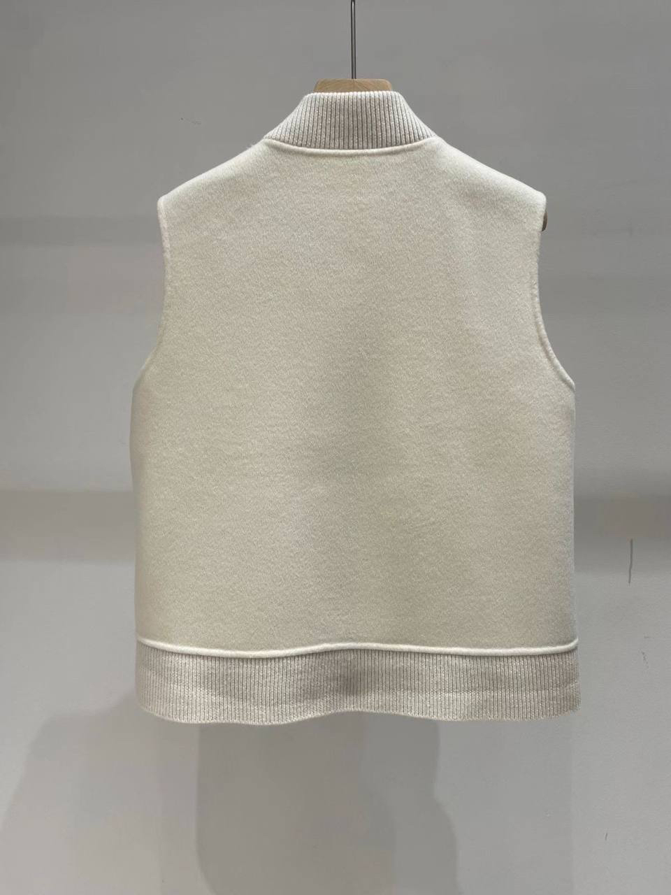 ЖИЛЕТ LORO PIANA детальное фото