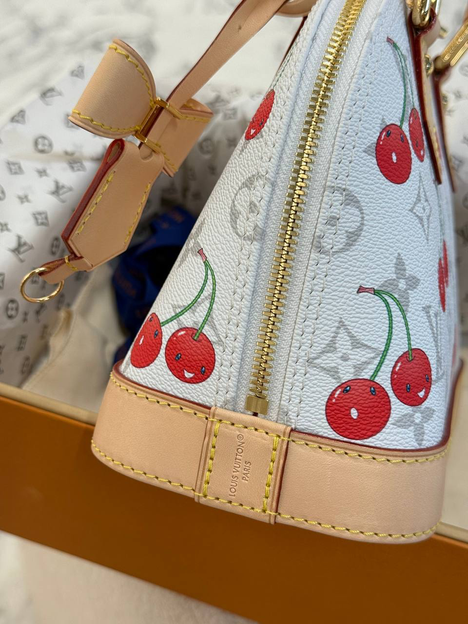 СУМКА LOUIS VUITTON детальное фото