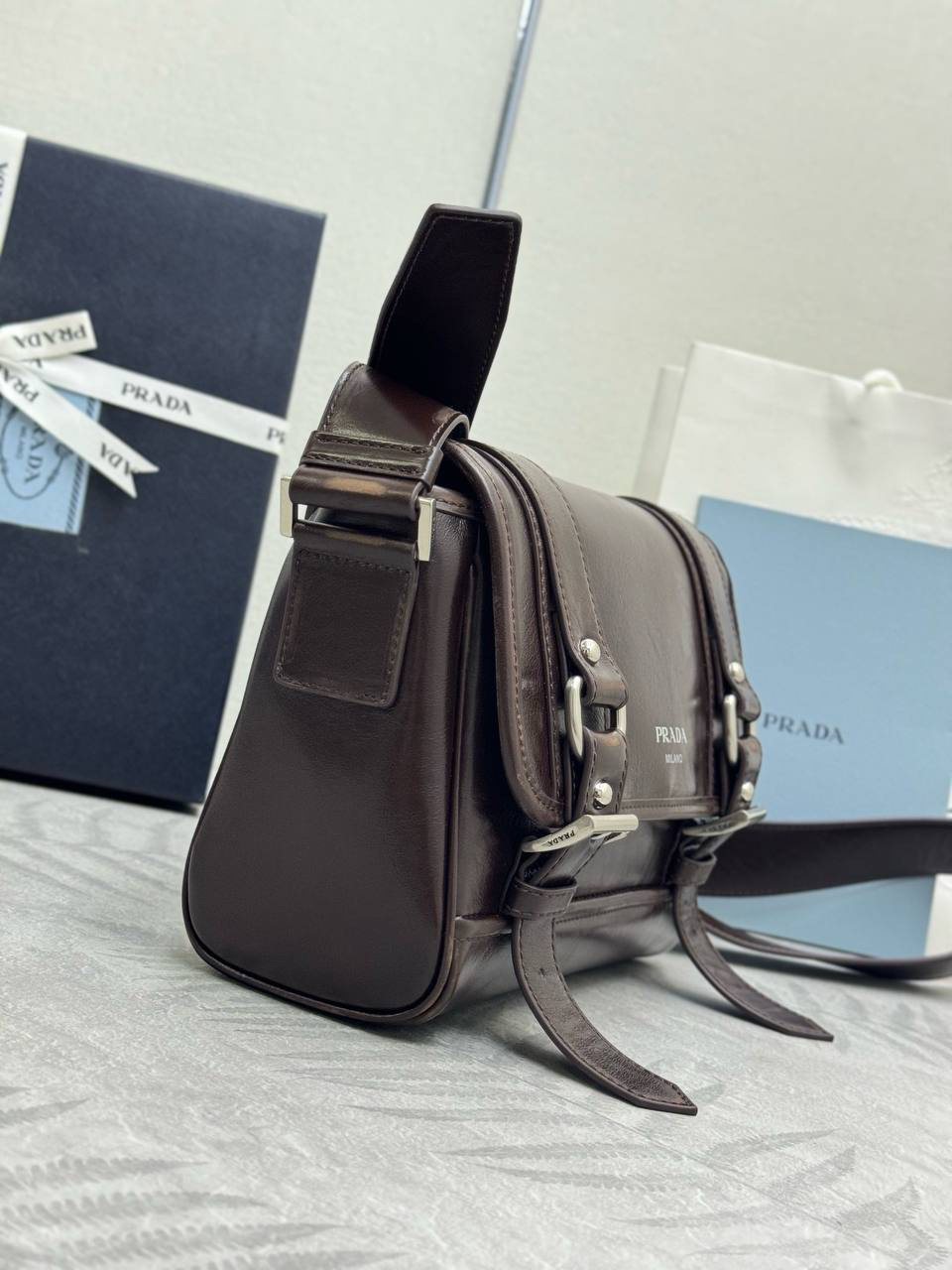 МУЖСКАЯ СУМКА МЕССЕНДЖЕР PRADA детальное фото