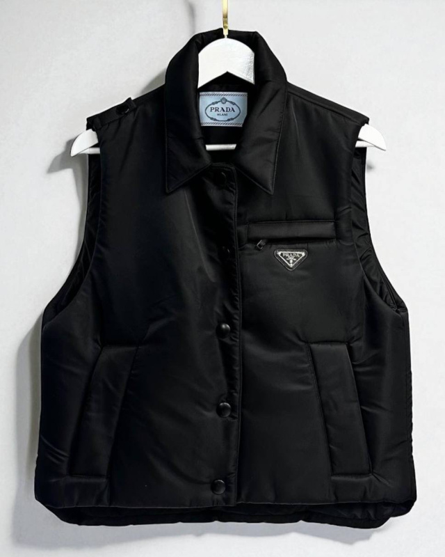 ЖИЛЕТ PRADA фото