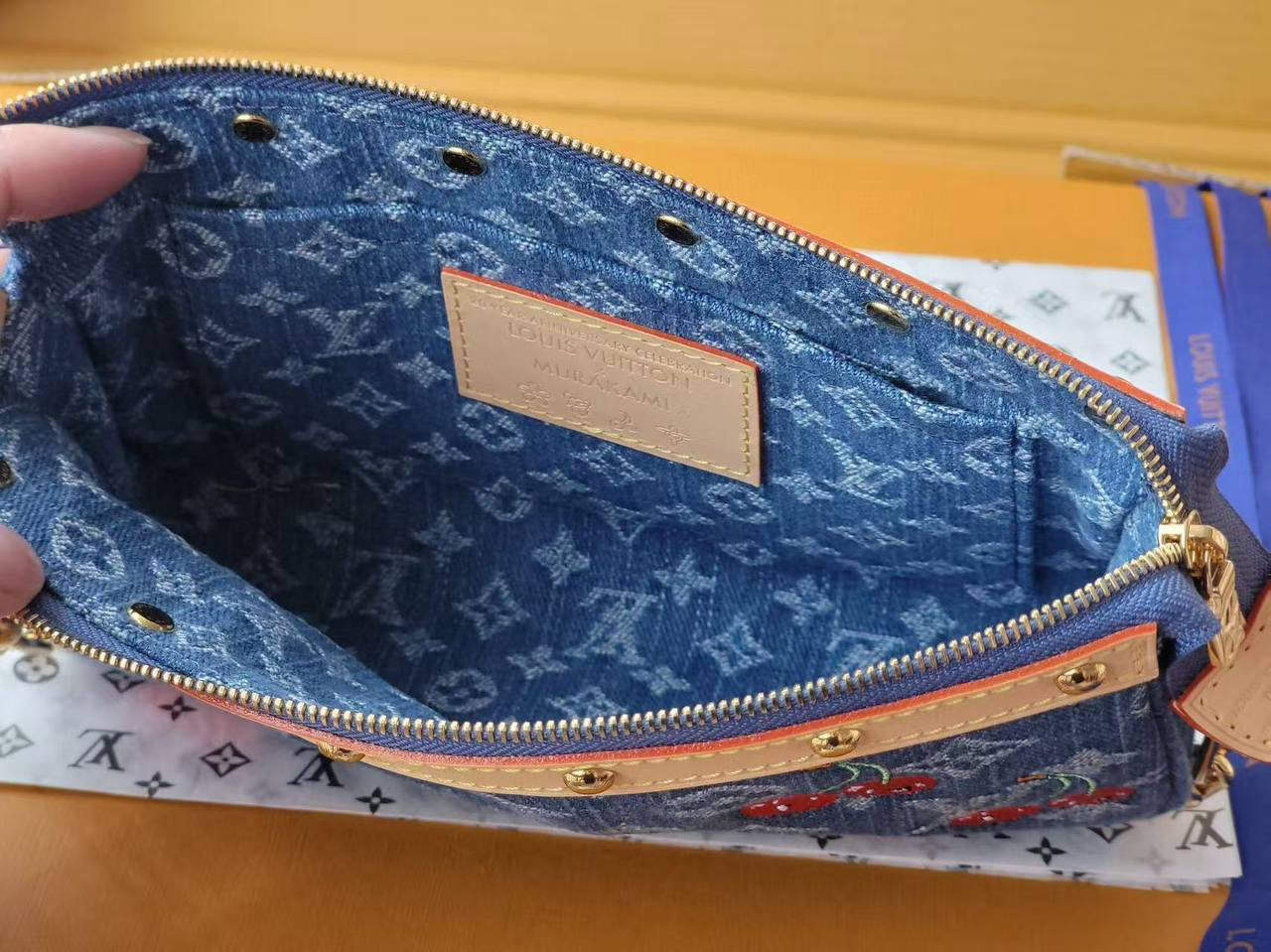 СУМКА LOUIS VUITTON детальное фото