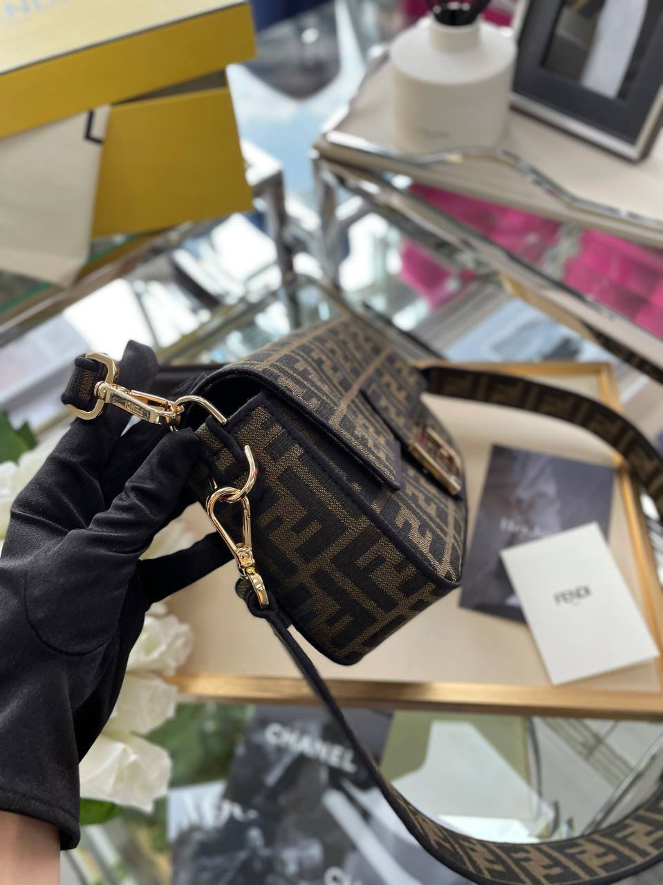 СУМКА FENDI BAGUETTE детальное фото