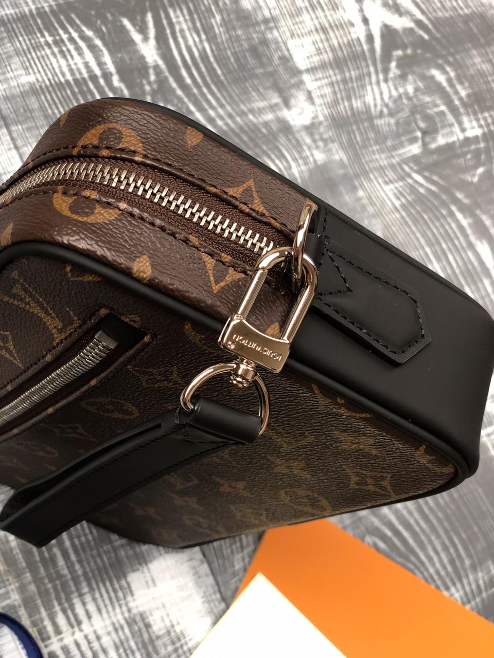 МУЖСКОЙ КЛАТЧ LOUIS VUITTON детальное фото