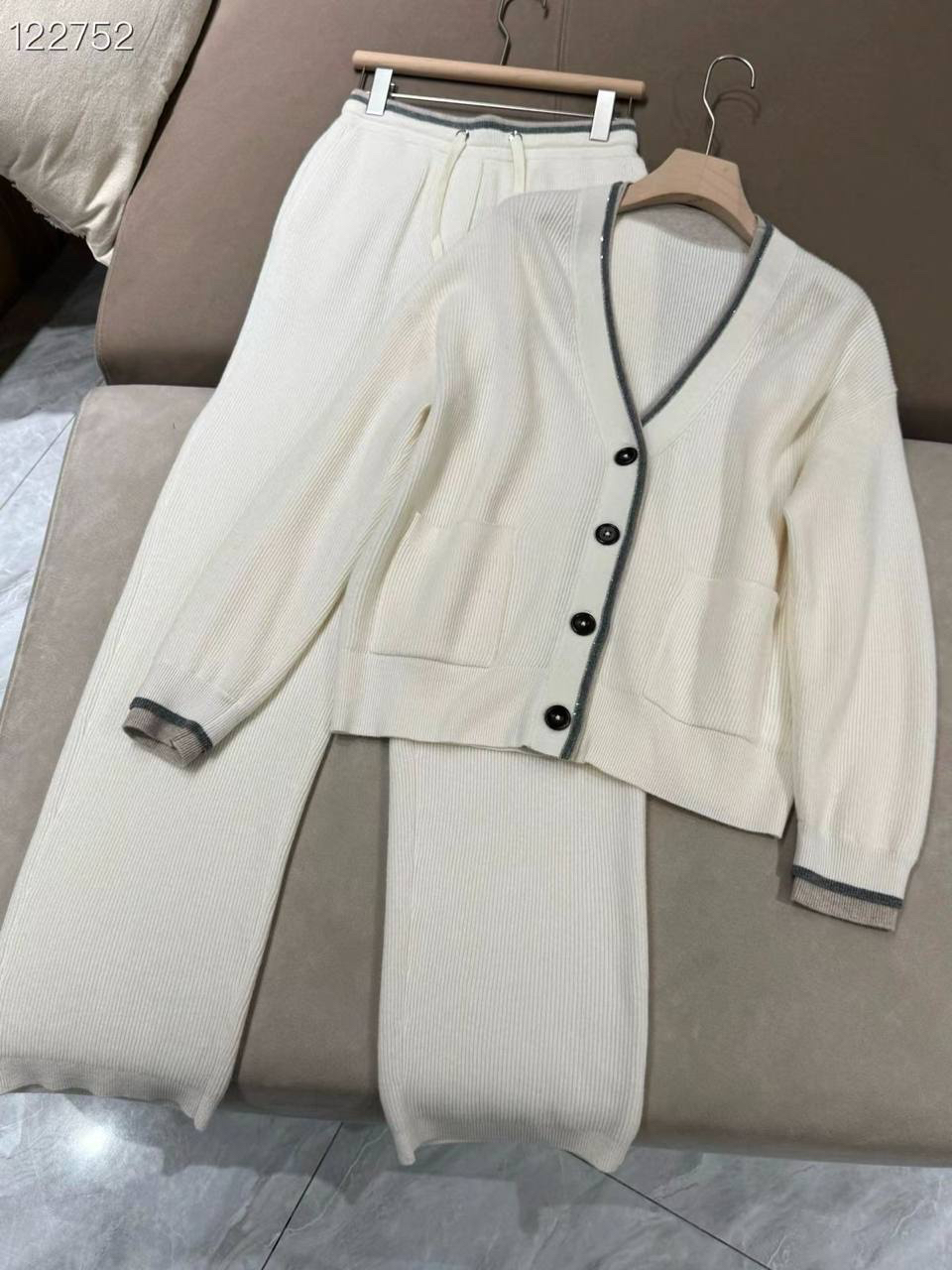 КОСТЮМ BRUNELLO CUCINELLI детальное фото