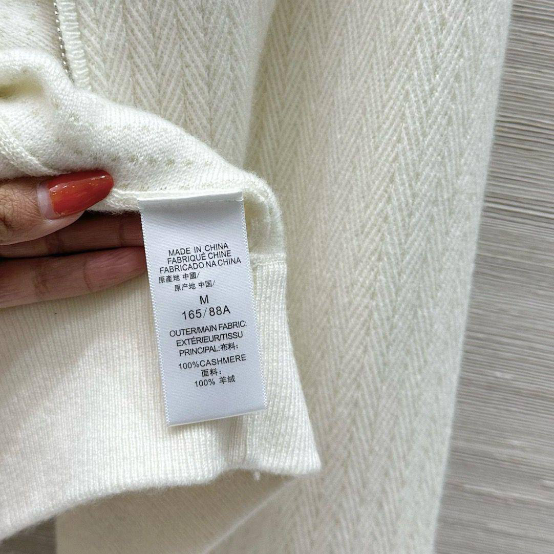 КОСТЮМ LORO PIANA детальное фото