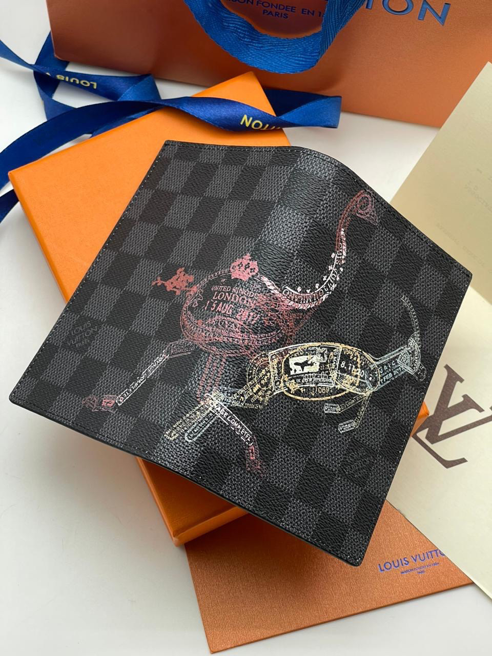МУЖСКАЯ ОБЛОЖКА НА ПАСПОРТ LOUIS VUITTON детальное фото