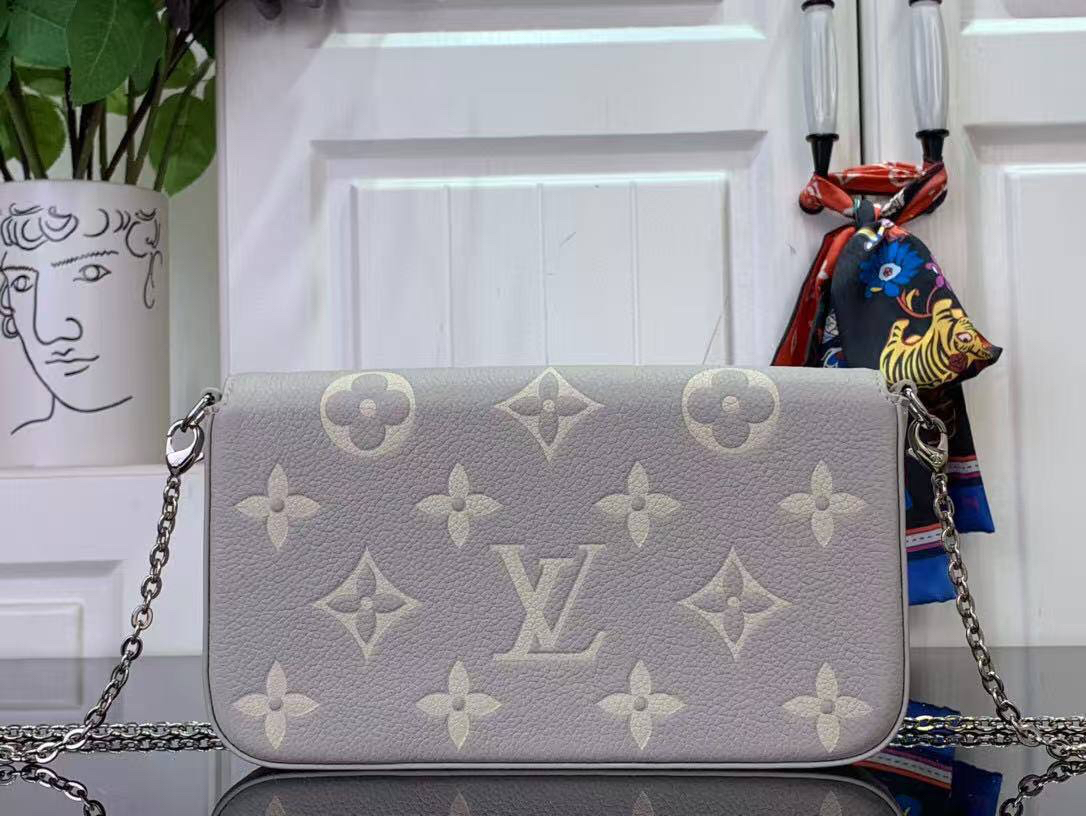 СУМКА LOUIS VUITTON детальное фото
