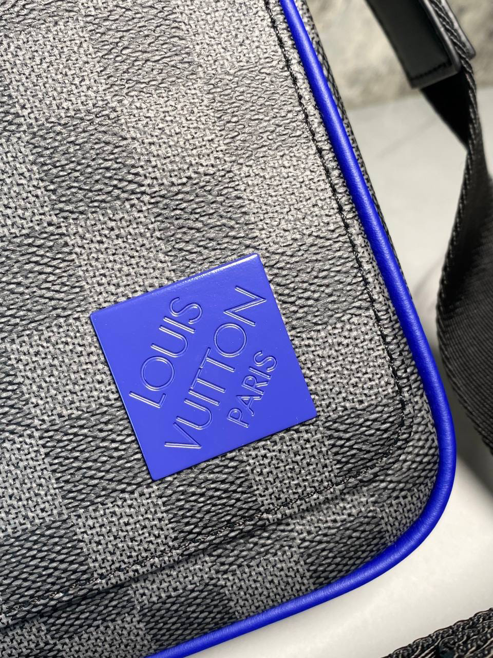 МУЖСКАЯ СУМКА МЕССЕНДЖЕР LOUIS VUITTON детальное фото