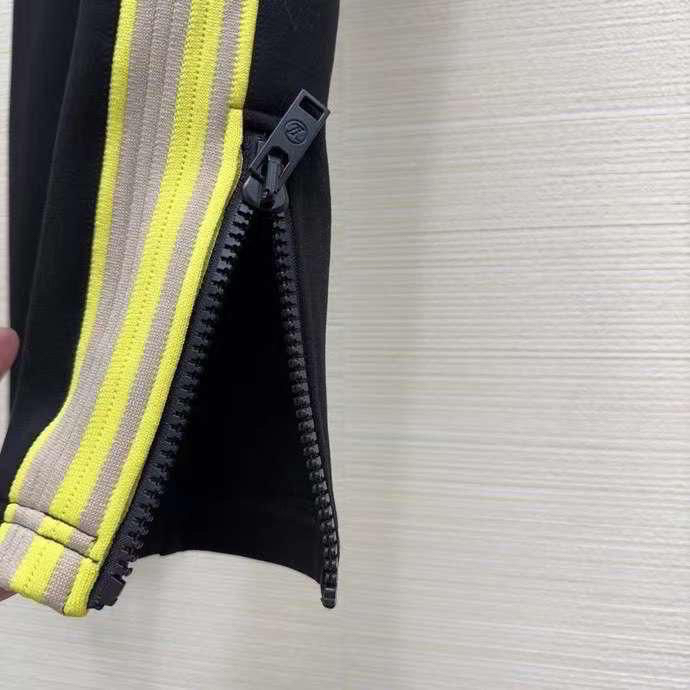 КОСТЮМ LOUIS VUITTON детальное фото