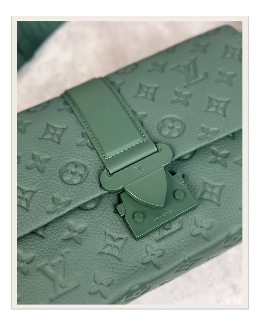 МУЖСКАЯ СУМКА МЕССЕНДЖЕР LOUIS VUITTON детальное фото