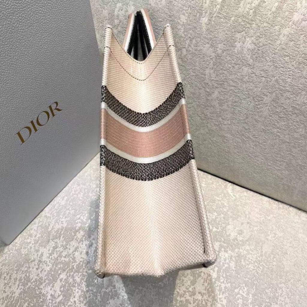 СУМКА CHRISTIAN DIOR BOOK 41 детальное фото