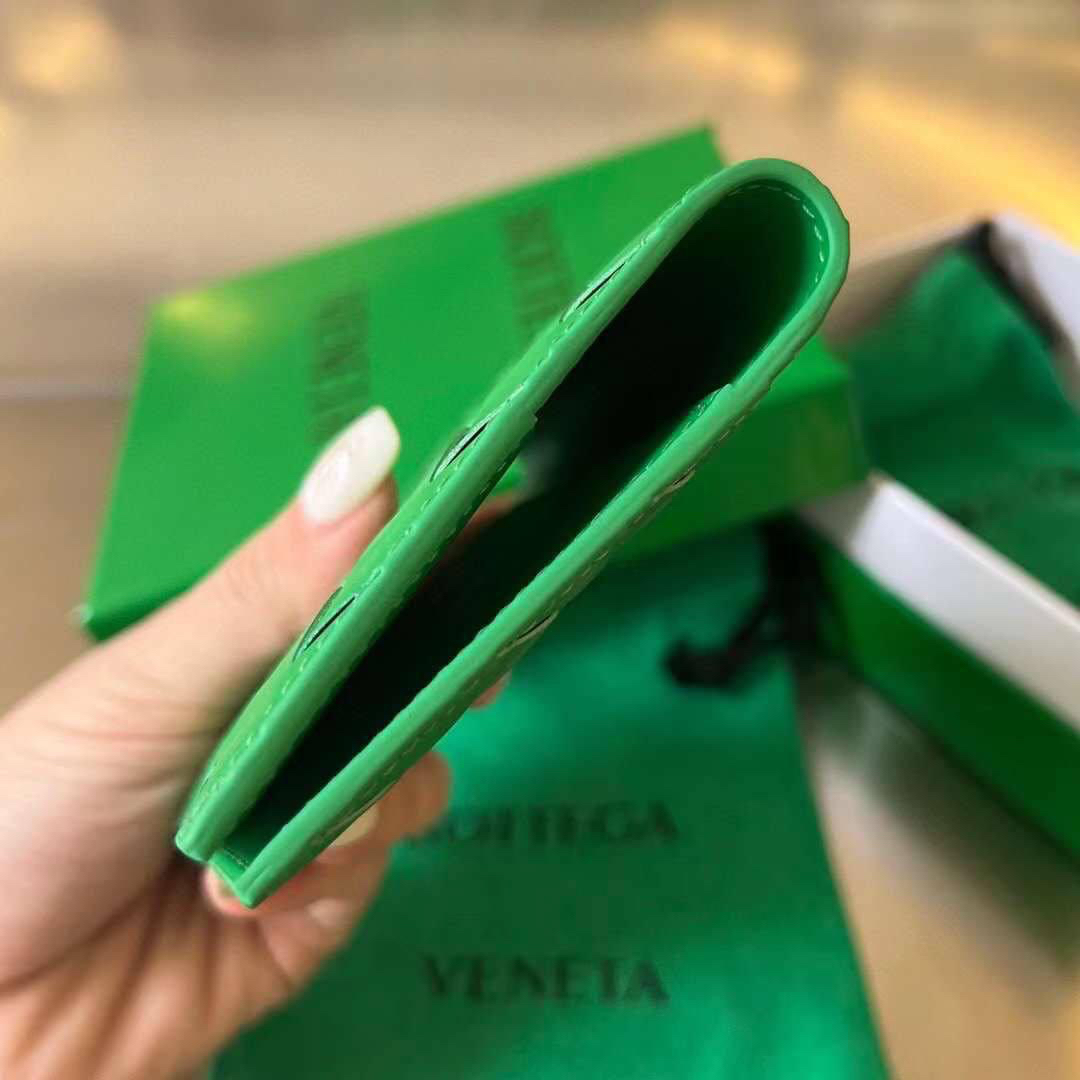 МУЖСКАЯ ОБЛОЖКА НА ПАСПОРТ BOTTEGA VENETA детальное фото
