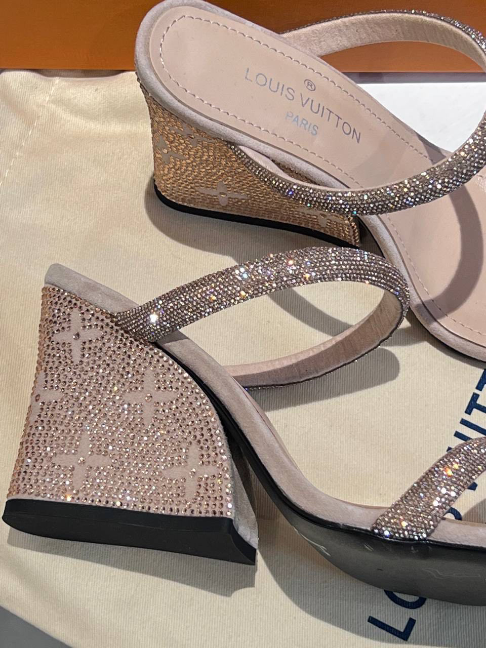БОСОНОЖКИ LOUIS VUITTON детальное фото