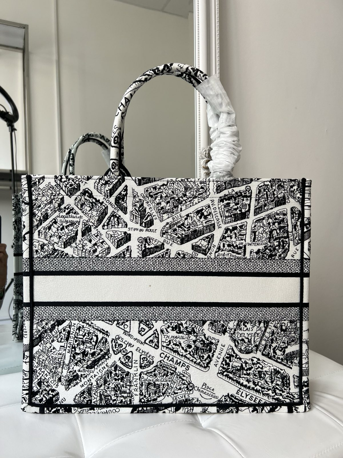 СУМКА CHRISTIAN DIOR BOOK 41 детальное фото