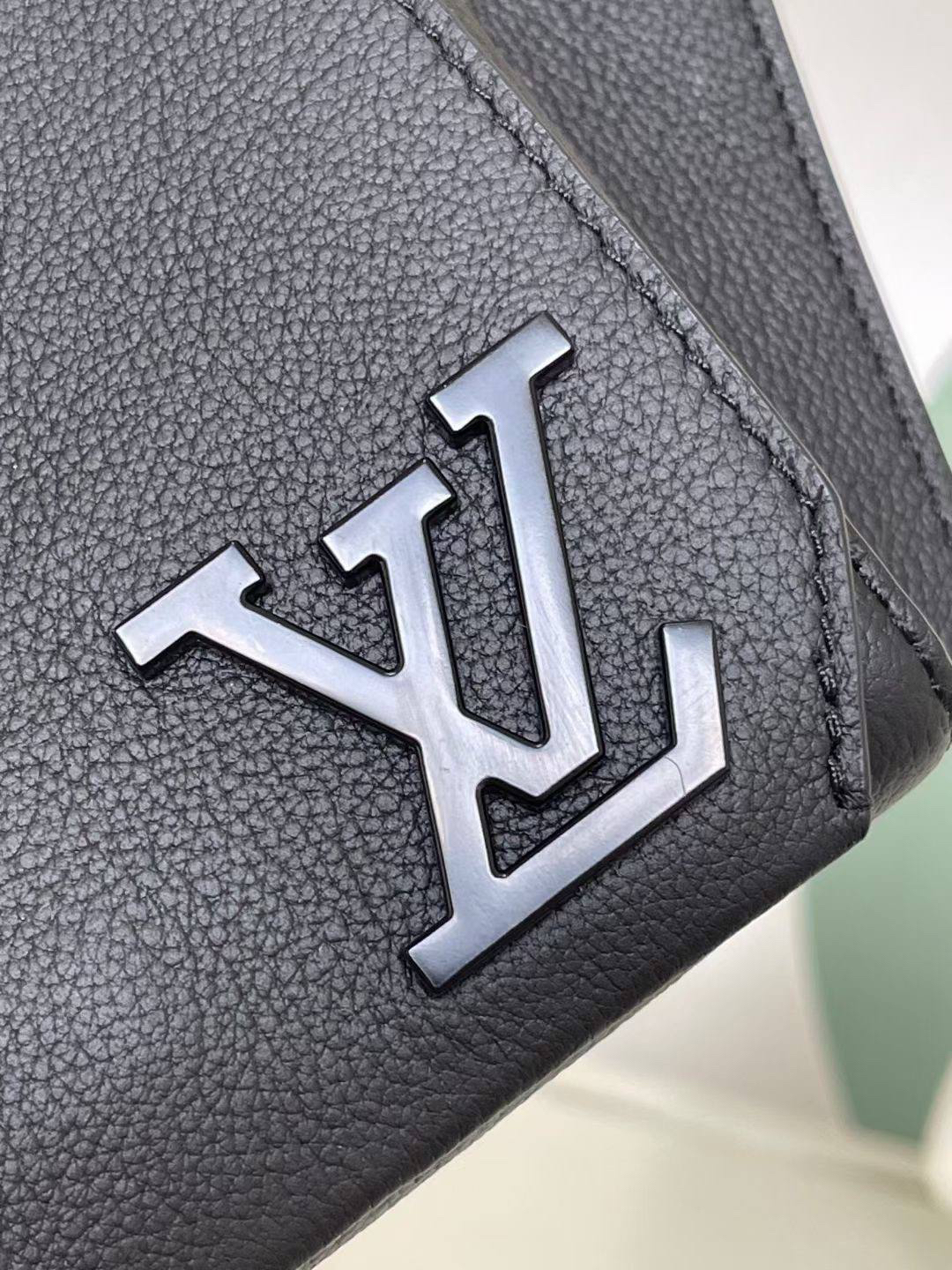 МУЖСКАЯ СУМКА СЛИНГ LOUIS VUITTON детальное фото