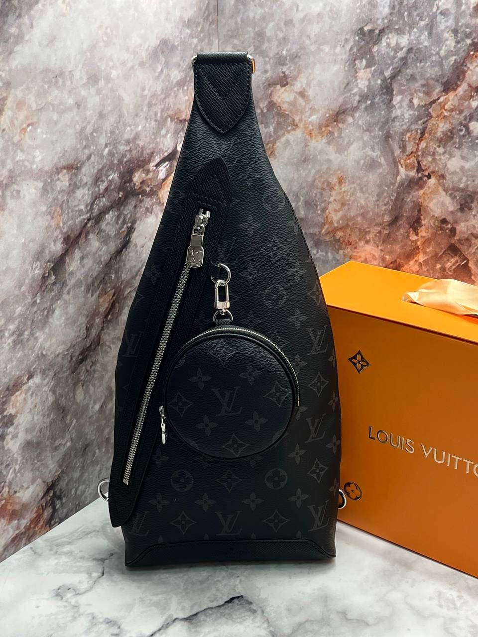 МУЖСКАЯ СУМКА СЛИНГ LOUIS VUITTON детальное фото