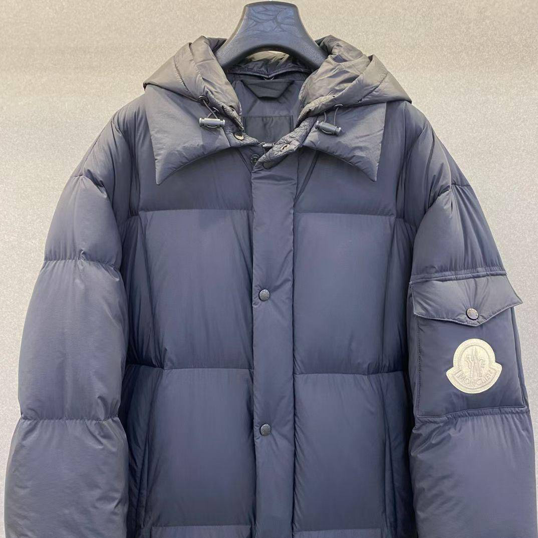 МУЖСКОЙ ПУХОВИК MONCLER детальное фото